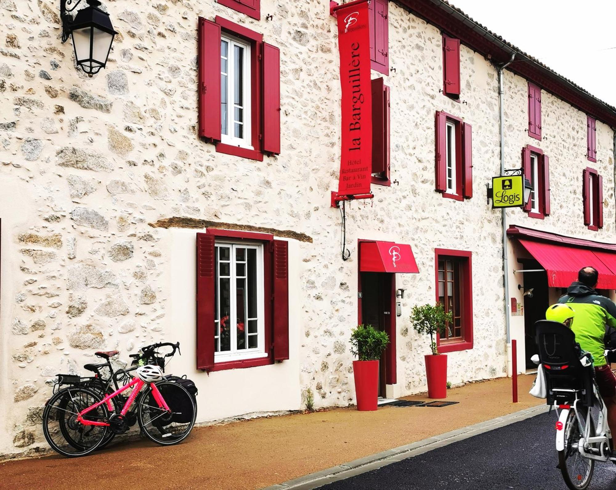 Logis Hotel Restaurant La Barguillere Saint-Pierre-de-Rivière Exterior photo