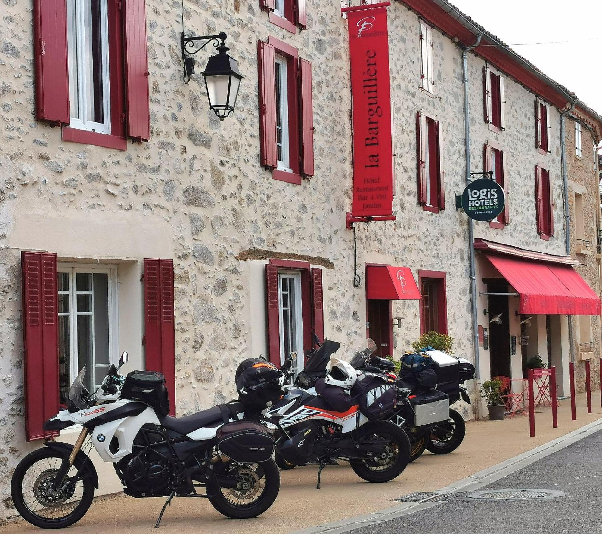 Logis Hotel Restaurant La Barguillere Saint-Pierre-de-Rivière Exterior photo
